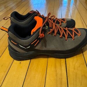 Salewa Men's Wildfire Leather shoes in the Bungee Cord/Black colorway size 8.5